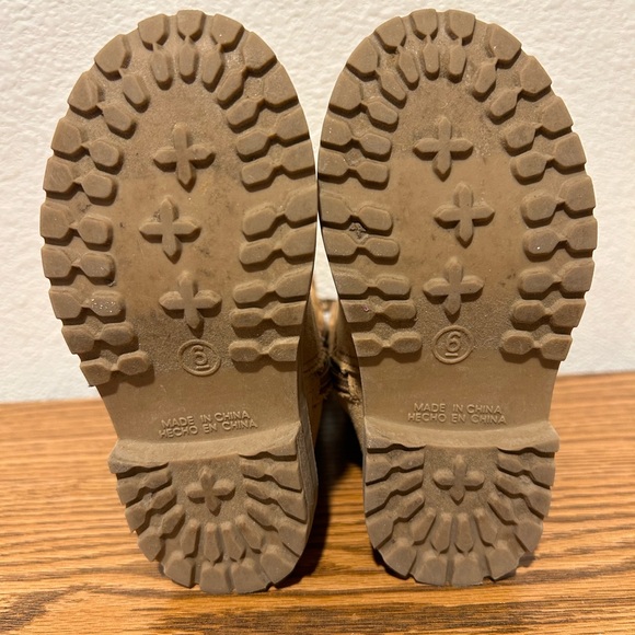 Old Navy Baby Girls Tall Size 6 Boot - Picture 5 of 8